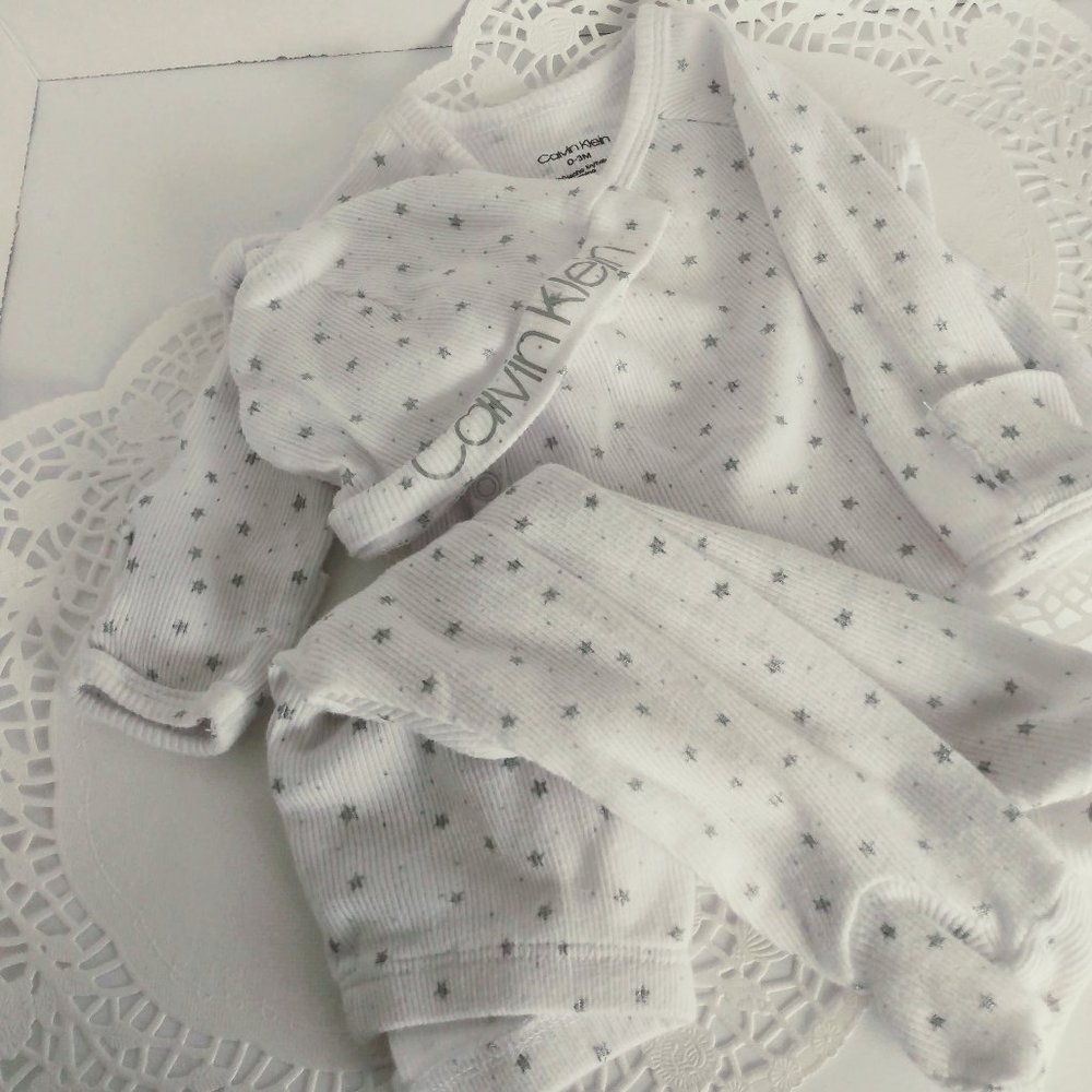 Calvin Klein Infant 0-3 sleeper set with cap